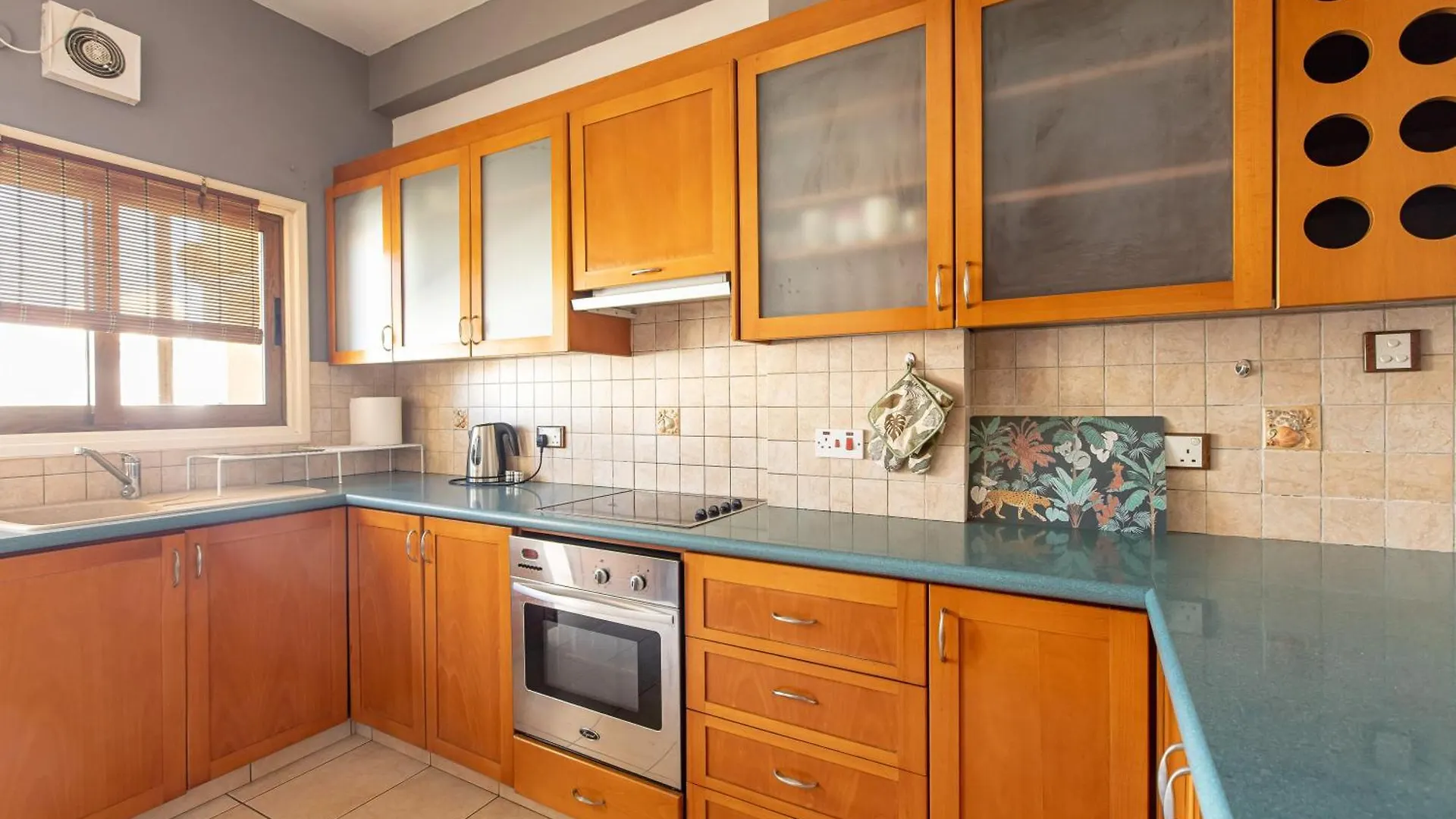 3 Bedroom Central Apartment Larnaca 0*,