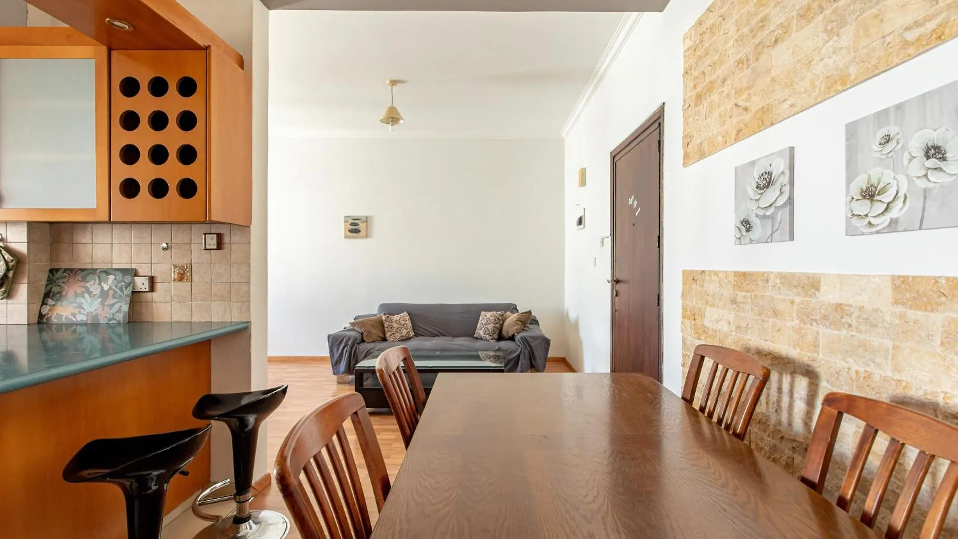 3 Bedroom Central Apartment Larnaca